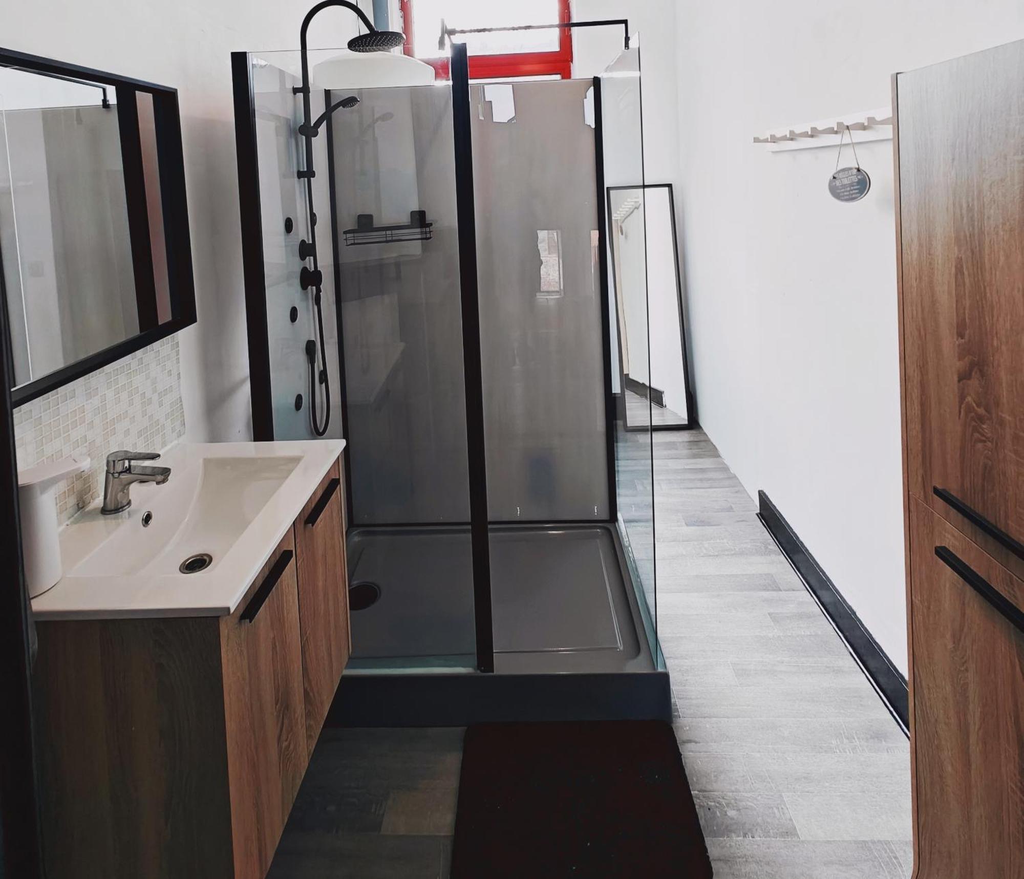 Chambre Privee Au 3E Etage Sans Ascenceur En Plein Centre De Charleroi Apartment Luaran gambar